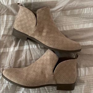 Dr Scholls Faux Suede Tan Booties Size 7 1/2 Wide